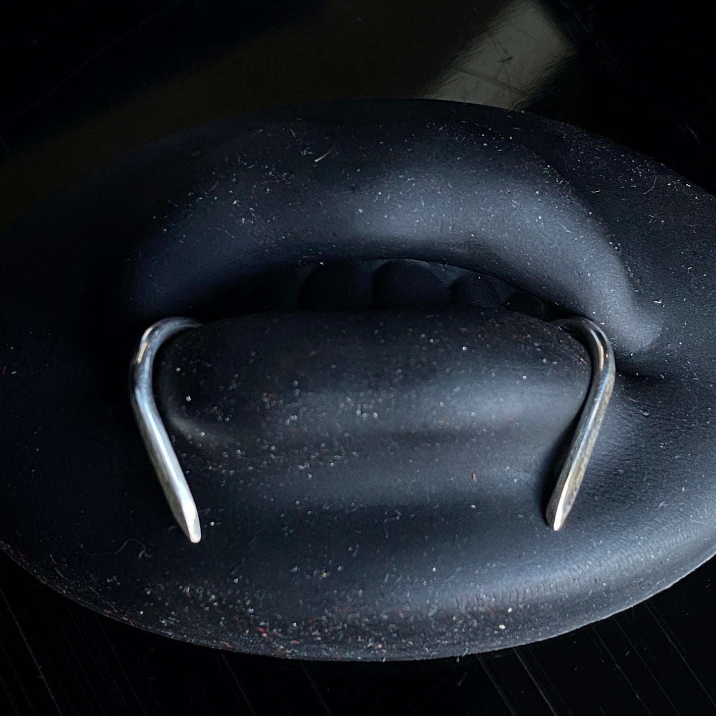 Vampiria - sterling silver fang lip cuffs