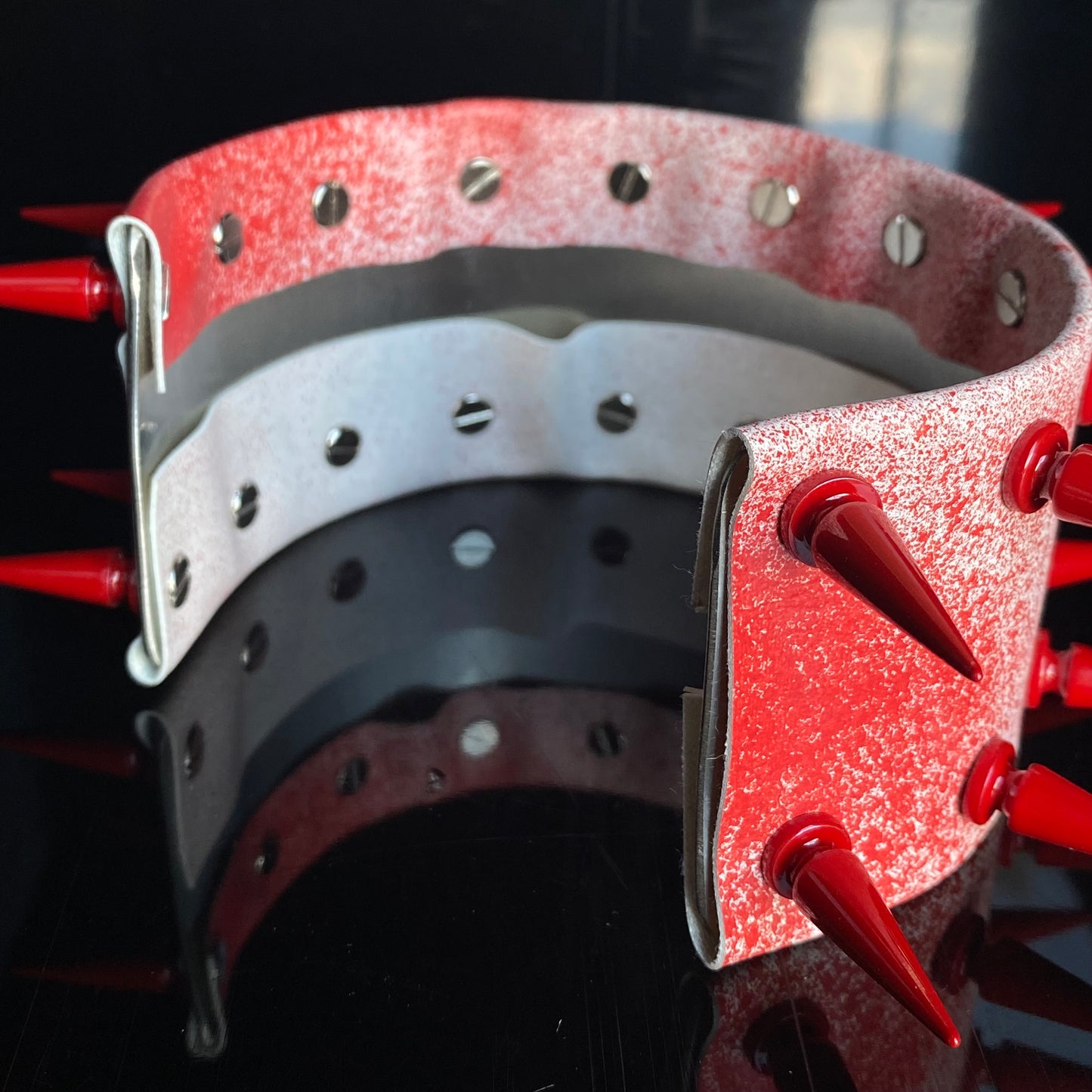 Blood spinerette - bloody vinyl red spikes large choker