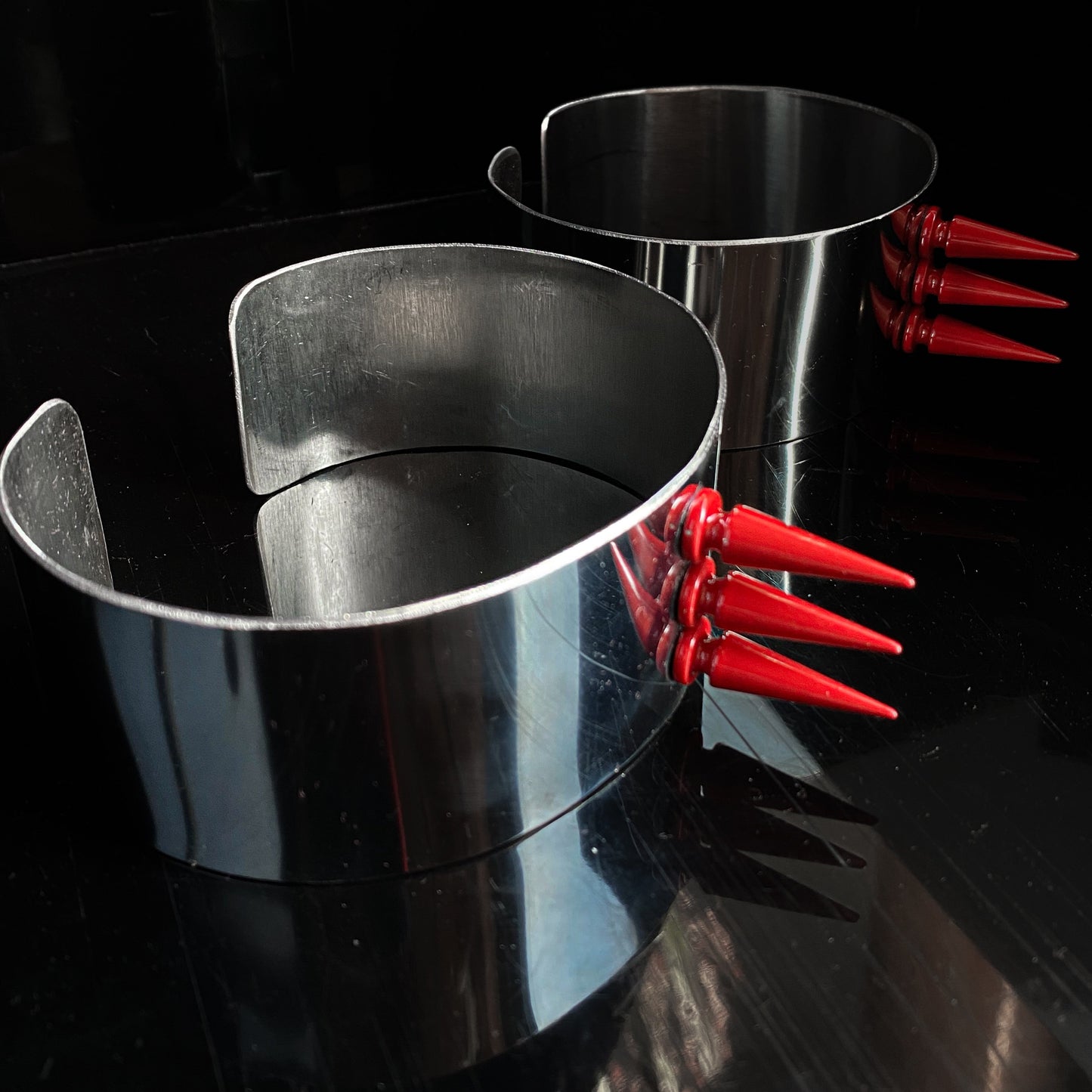 Sekhmet - stainless steel red spikes large armbands