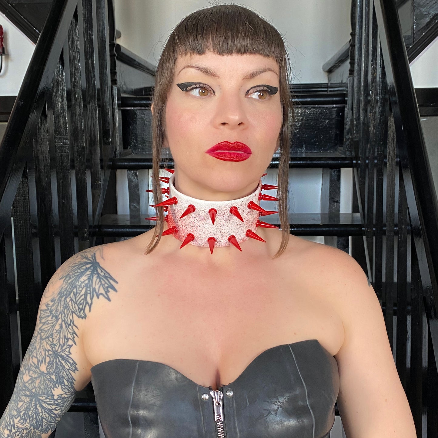 Blood spinerette - bloody vinyl red spikes large choker
