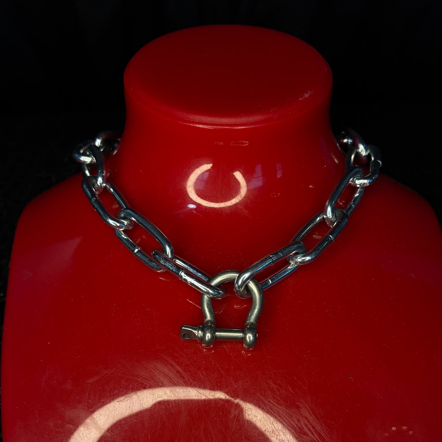 Minimalist industrial chain choker with shackle