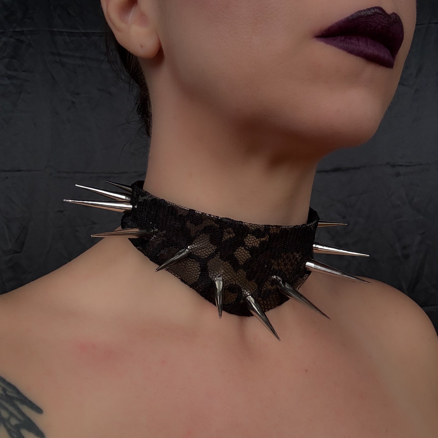 Black lace and spikes Calliopé neck collar - stainless steel