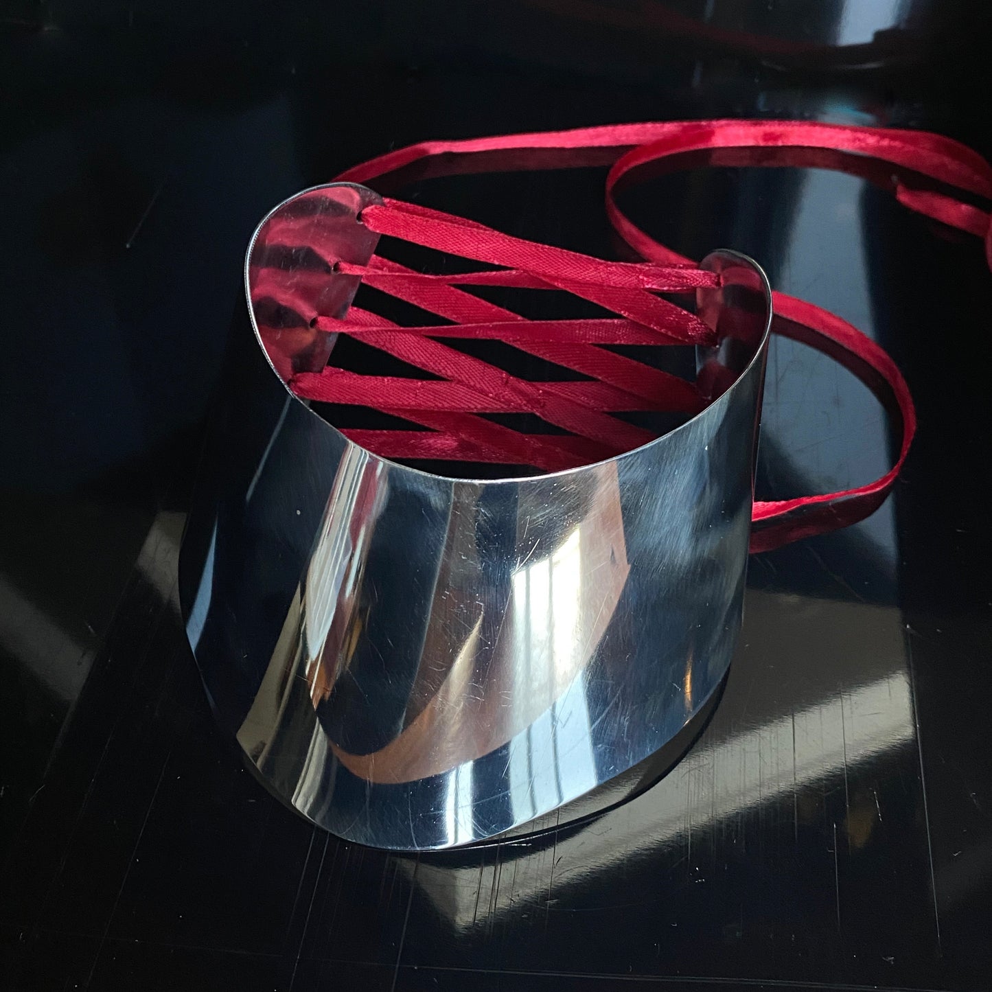 Missulena - stainless steel red ribbon neck corset