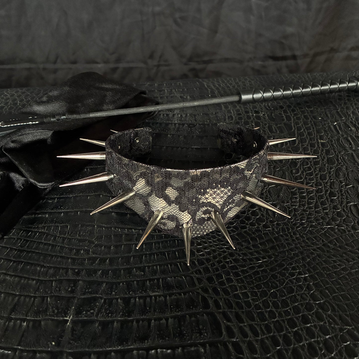 Black lace and spikes Calliopé neck collar - stainless steel