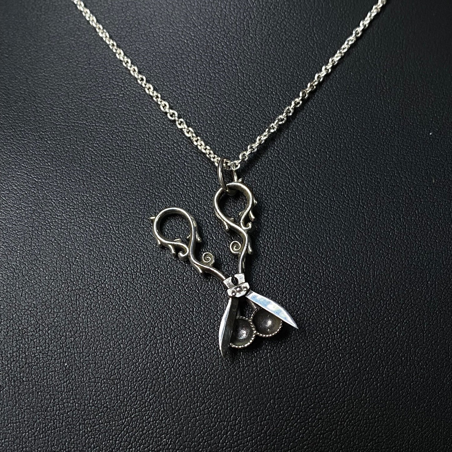 Balls cutter - pendant necklace