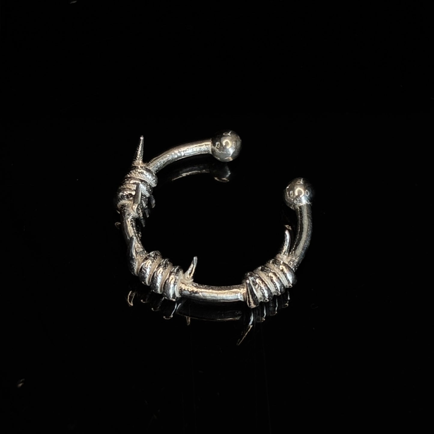 Barbelé barb wire septum cuff - sterling silver