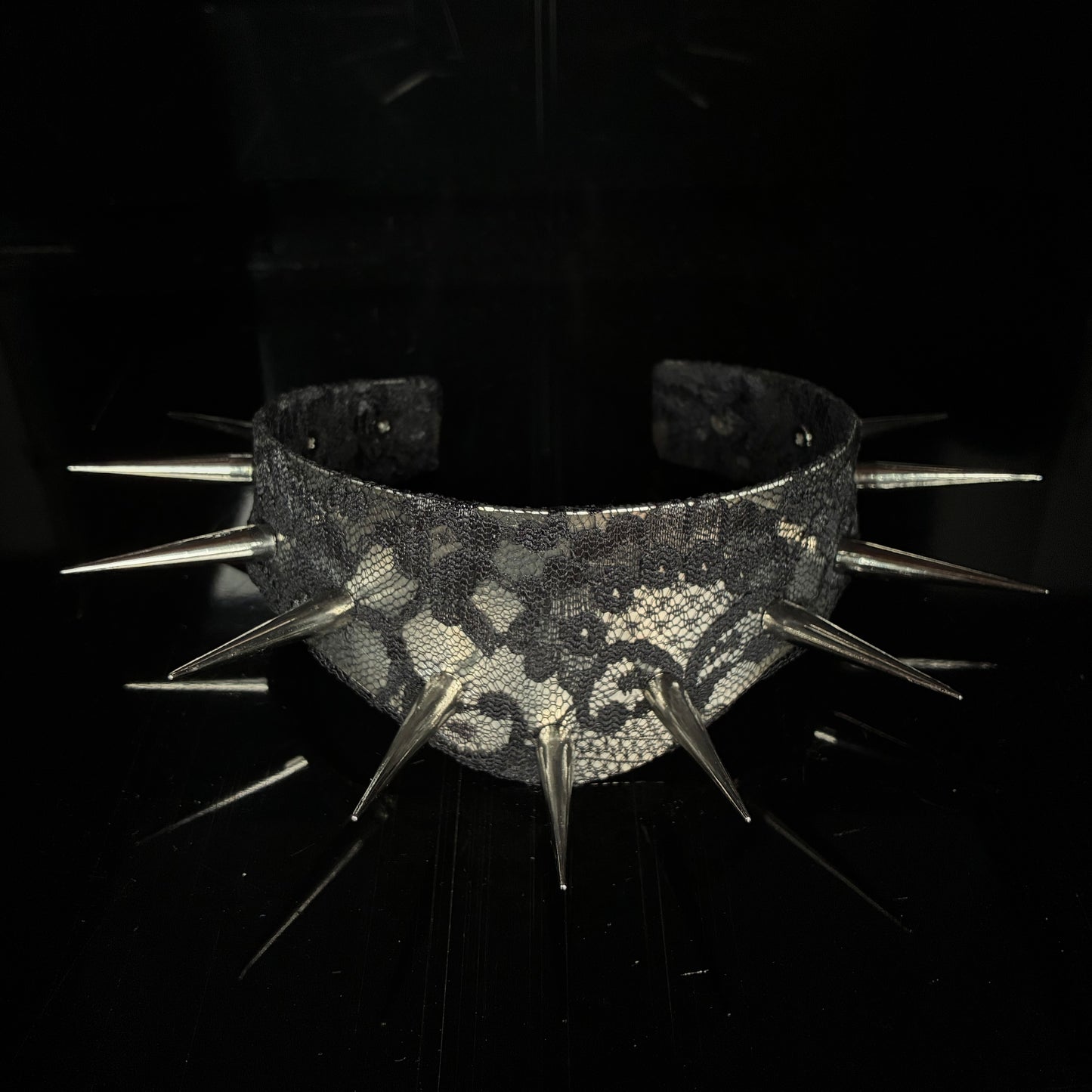 Black lace and spikes Calliopé neck collar - stainless steel