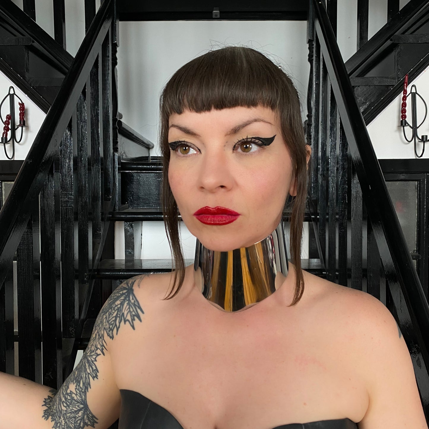 Missulena - stainless steel red ribbon neck corset