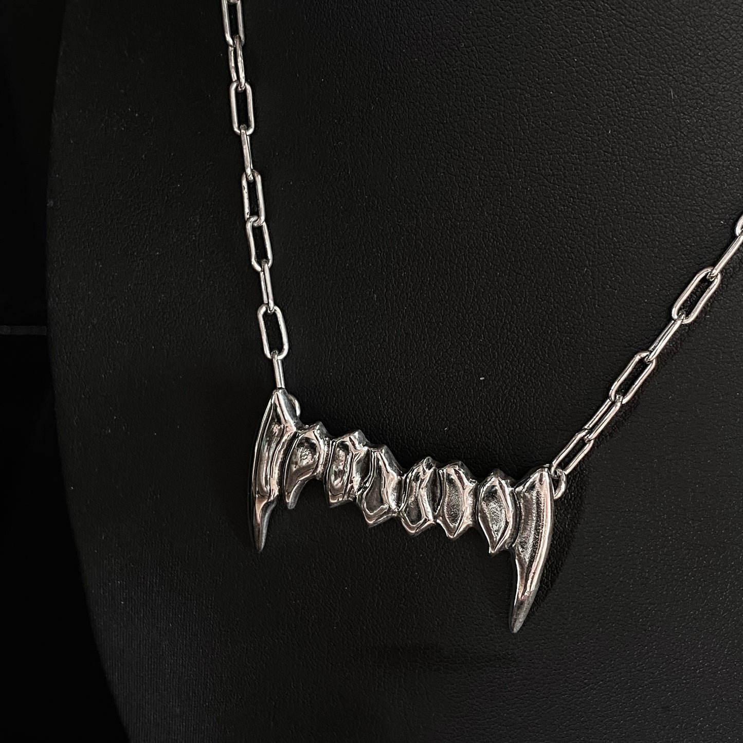 Predatrix - long fangs statement chain necklace, silver