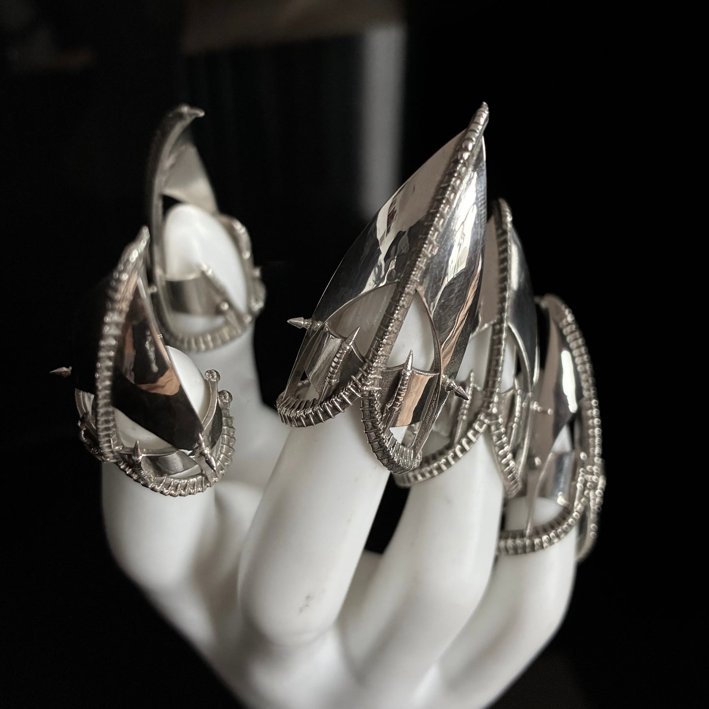 Succubus - vertebrae spine claw ring, sterling silver, FULL HAND