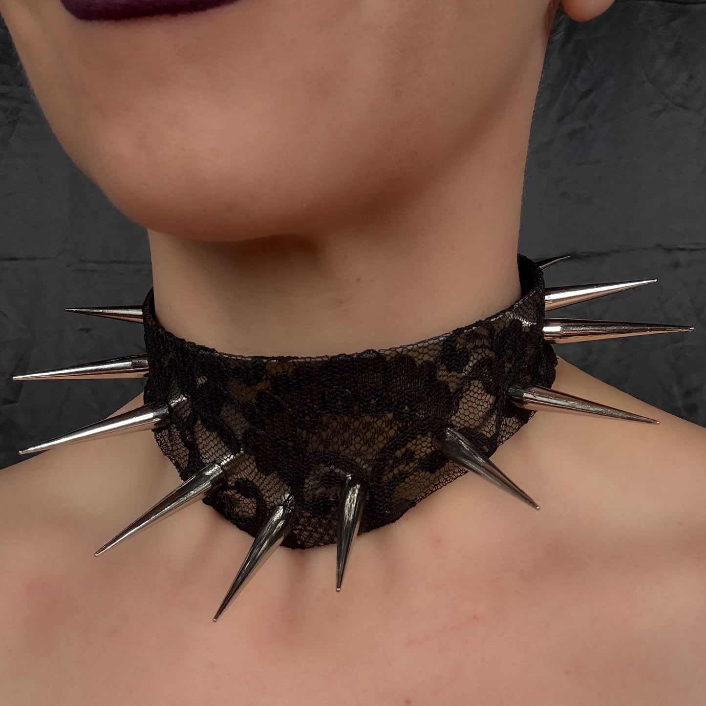 Black lace and spikes Calliopé neck collar - stainless steel