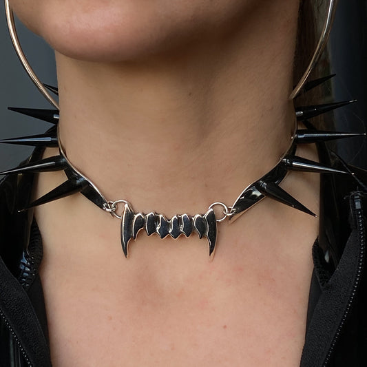 Apex Predatrix -silver fangs minimalist black spikes choker with chain, silver and steel