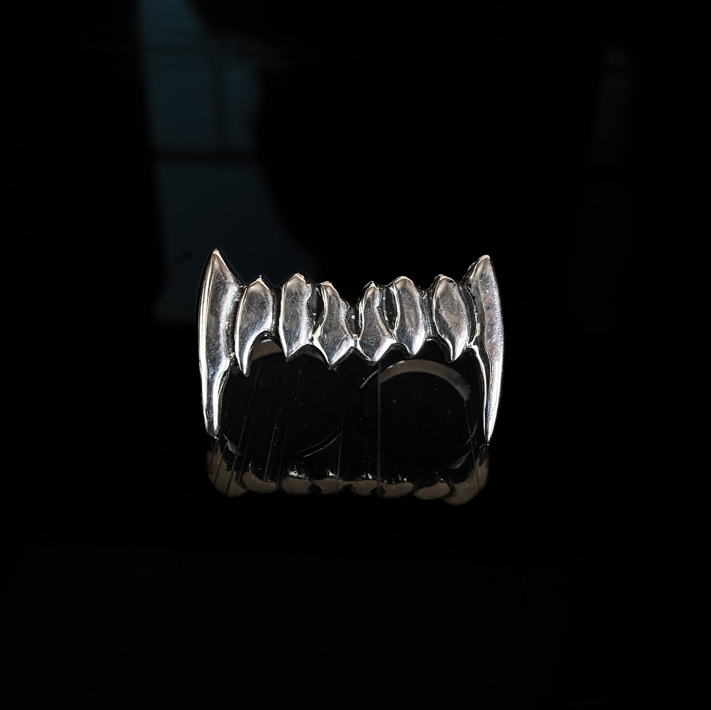 Huntress - sharp fangs bold double ring, silver