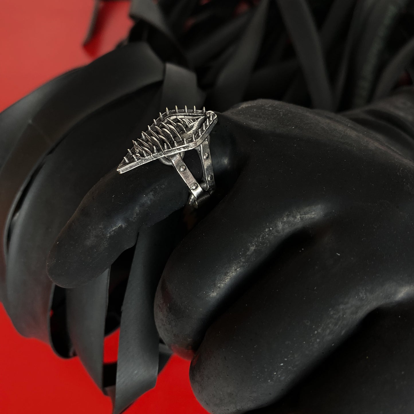 Vagina Dentata - BDSM figurative female genitalia spike ring, silver