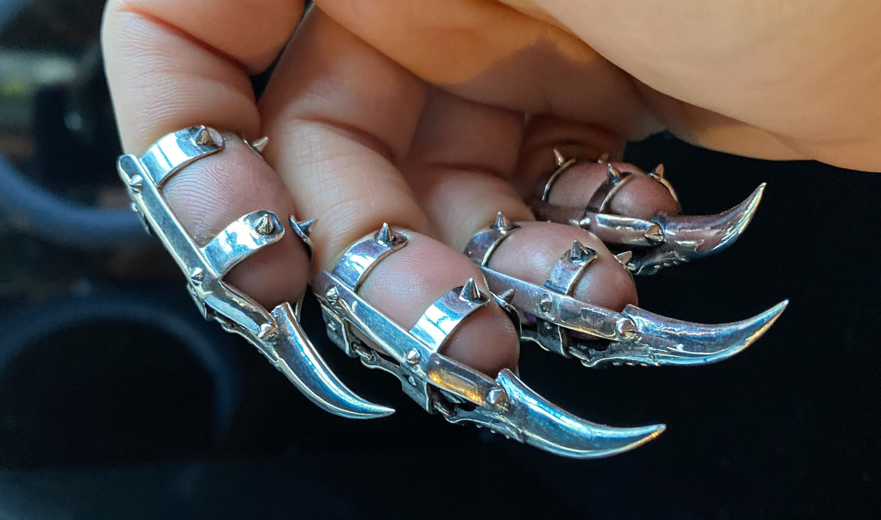 Set of cat woman claw rings in sterling silver. 