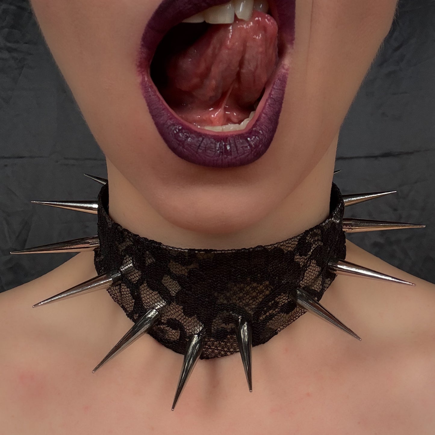 Black lace and spikes Calliopé neck collar - stainless steel