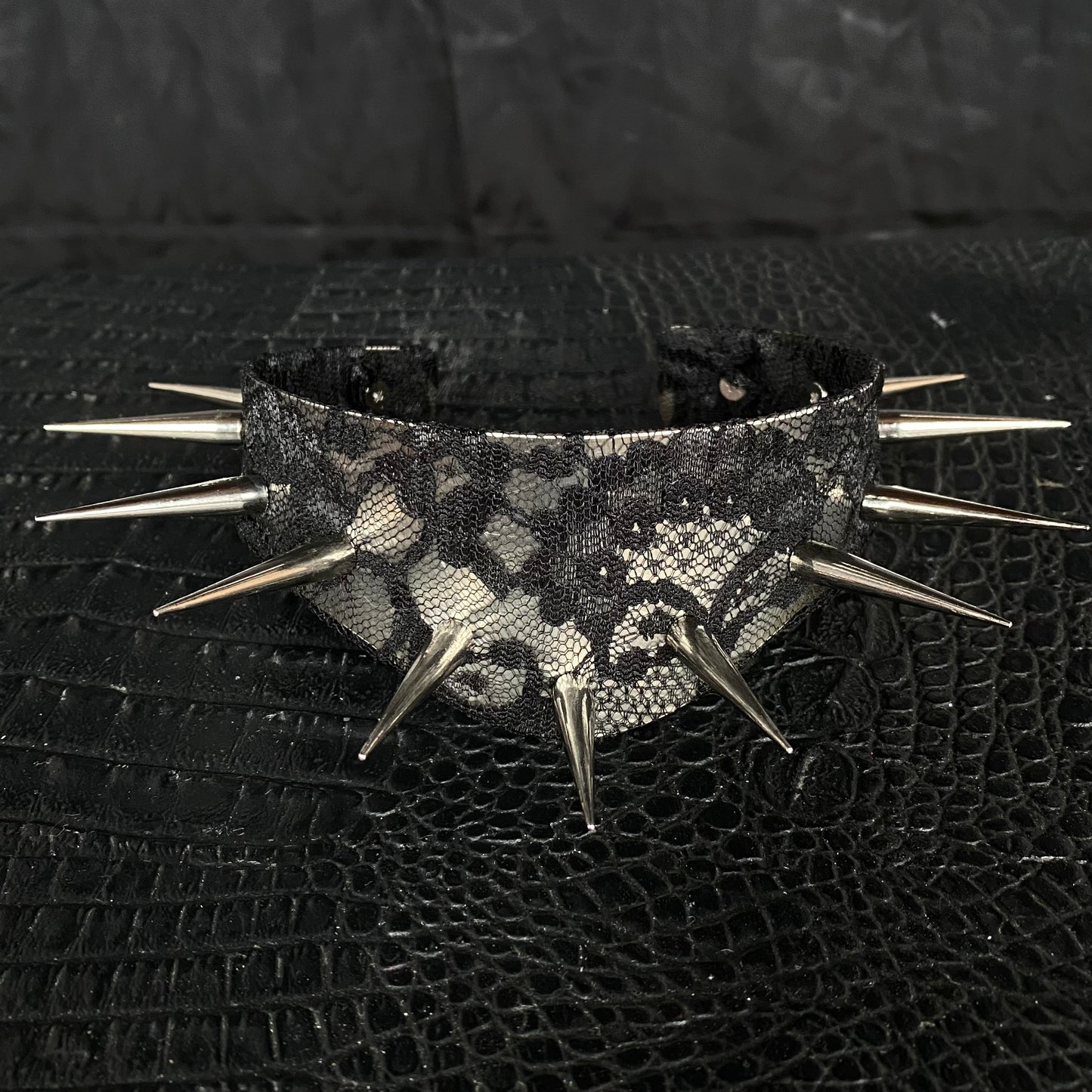 Black lace and spikes Calliopé neck collar - stainless steel