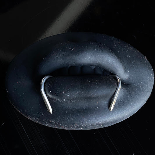 Vampiria - sterling silver fang lip cuffs