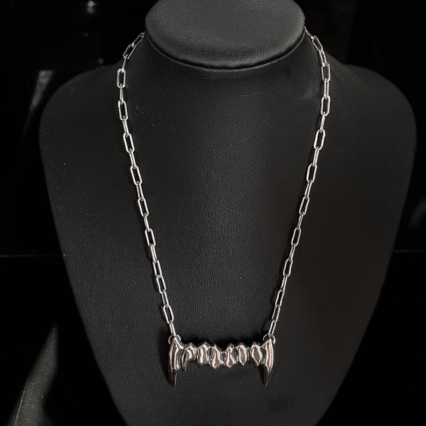 Predatrix - long fangs statement chain necklace, silver