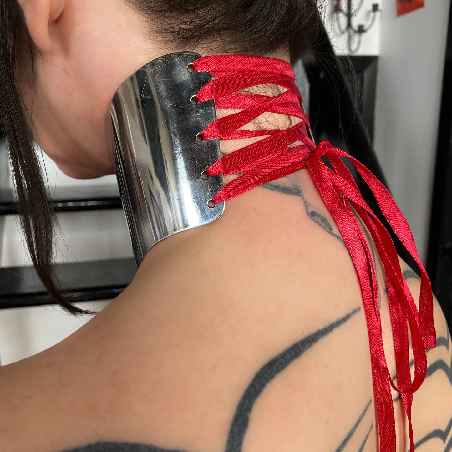 Missulena - stainless steel red ribbon neck corset