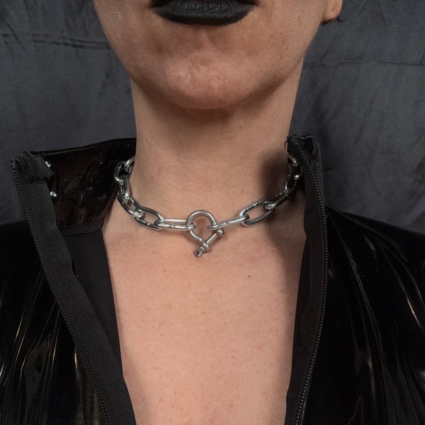 Minimalist industrial chain choker with shackle