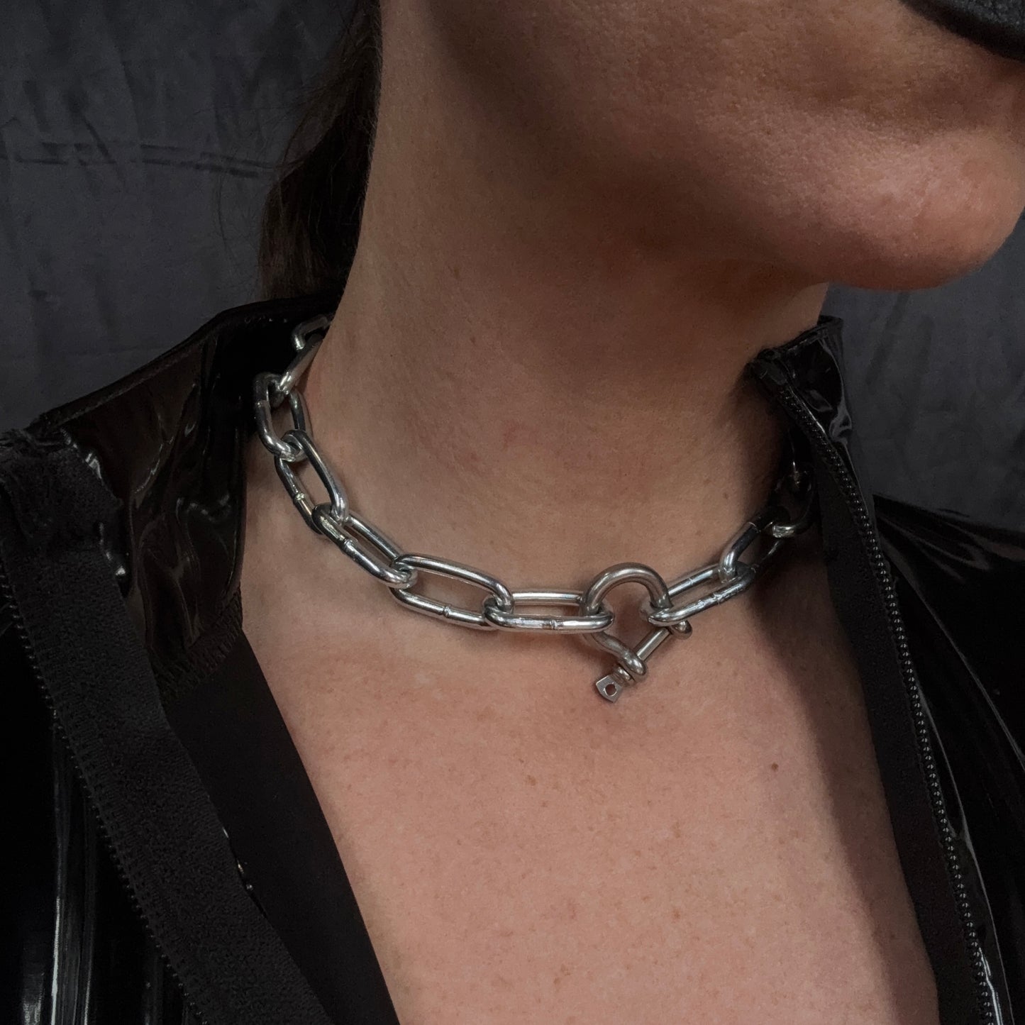Minimalist industrial chain choker with shackle