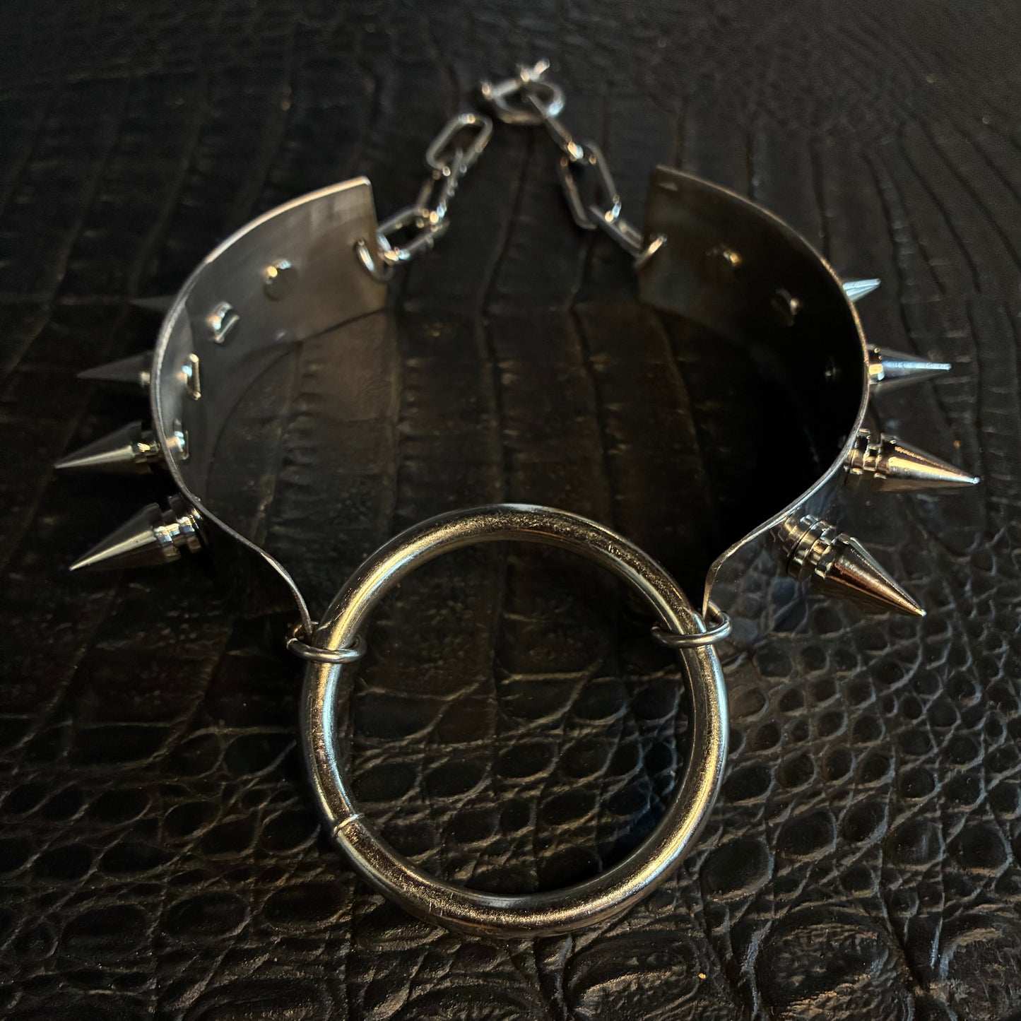 Kinky - stainless steel O-ring choker with spikes
