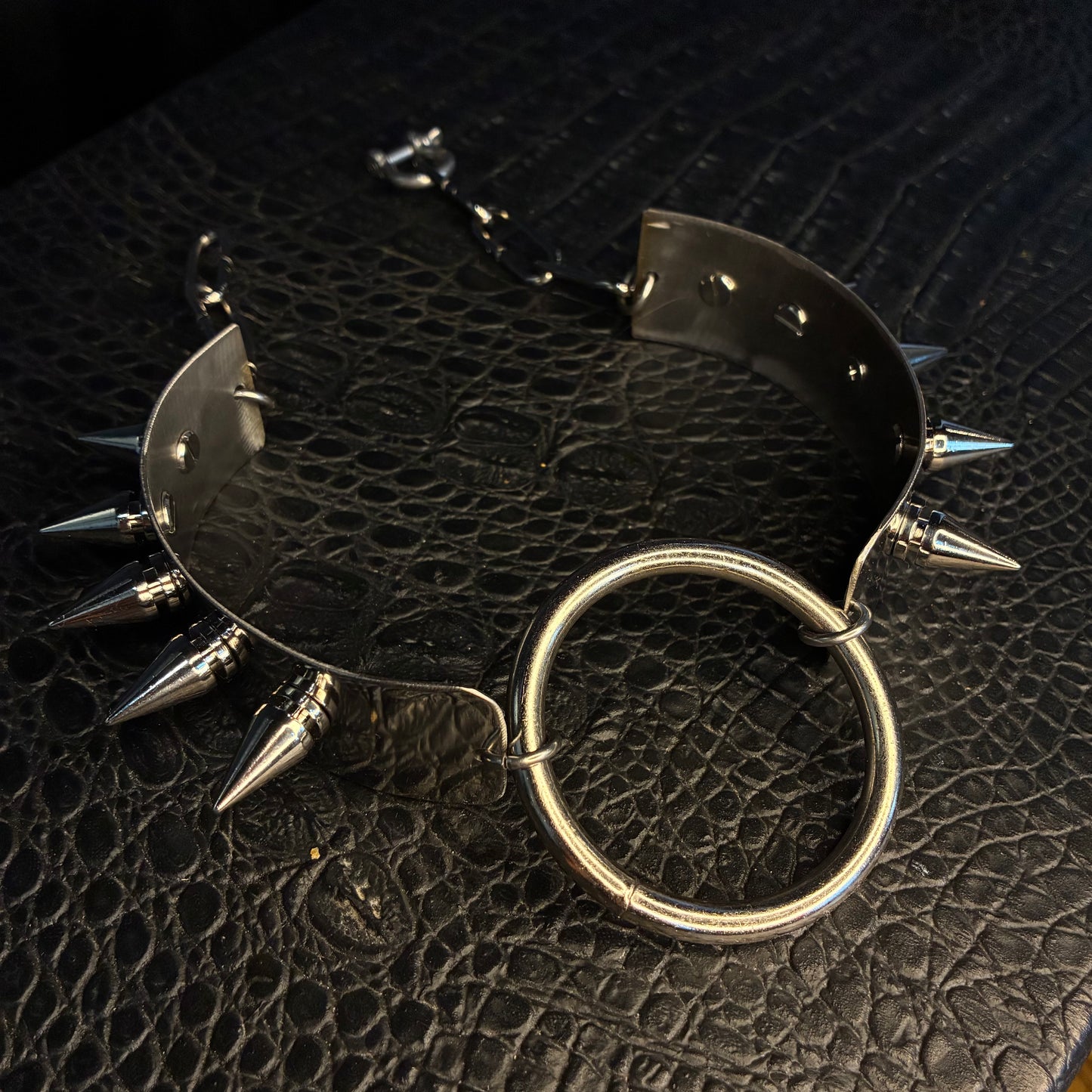 Kinky - stainless steel O-ring choker with spikes
