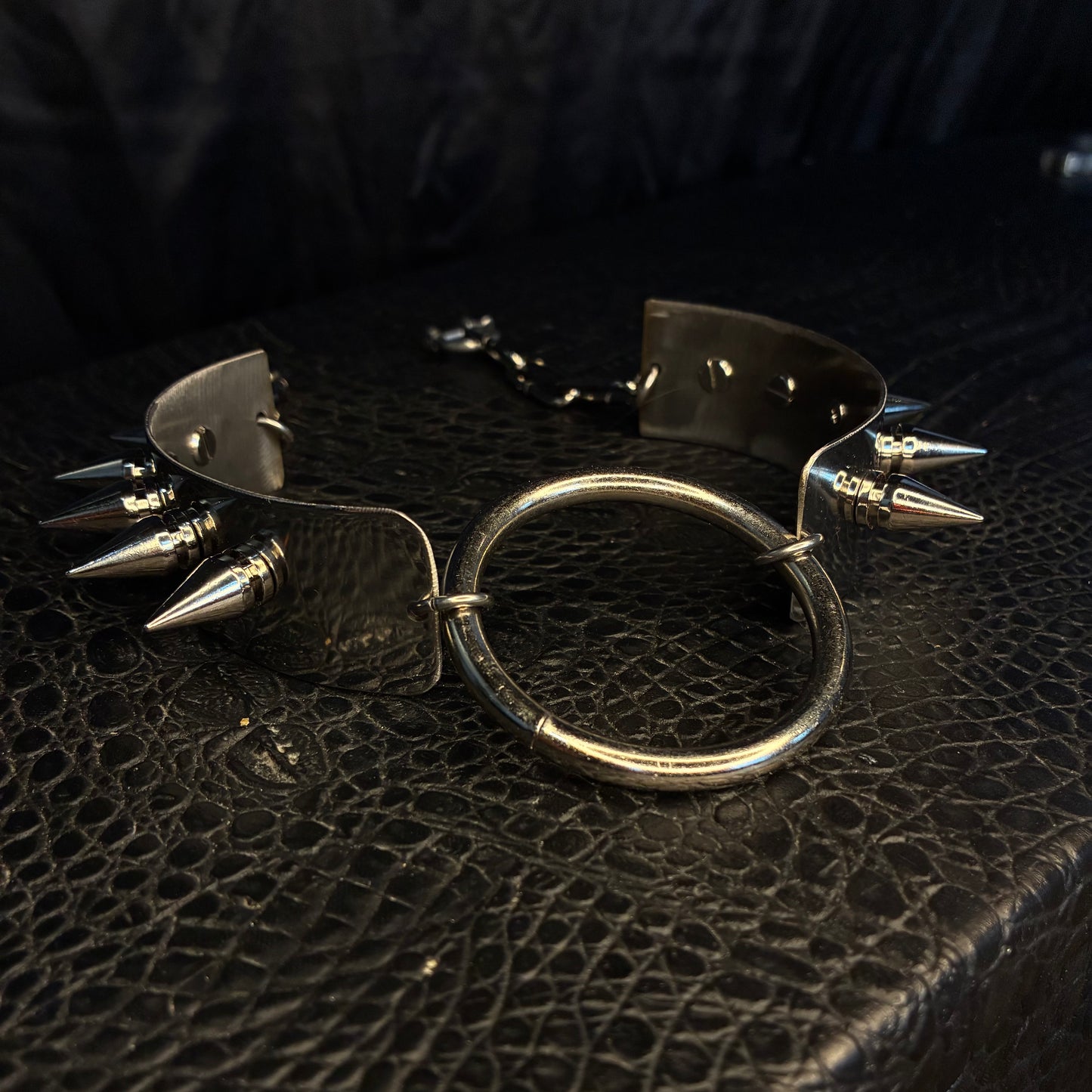 Kinky - stainless steel O-ring choker with spikes