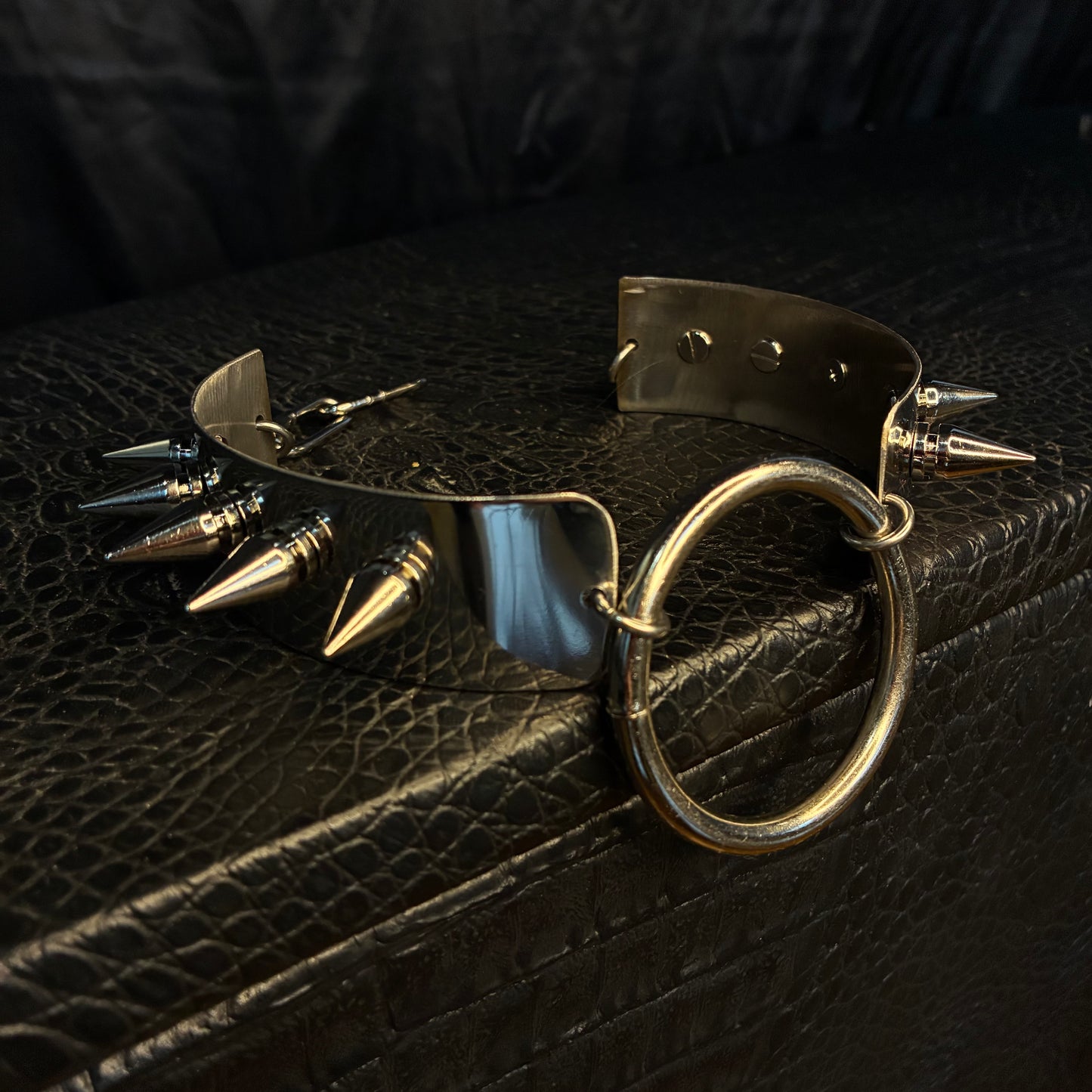 Kinky - stainless steel O-ring choker with spikes
