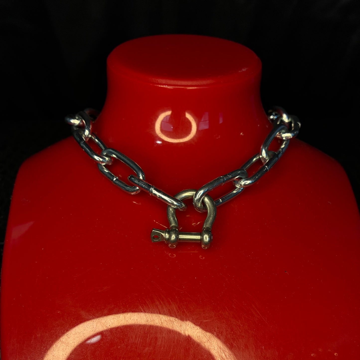 Minimalist industrial chain choker with shackle