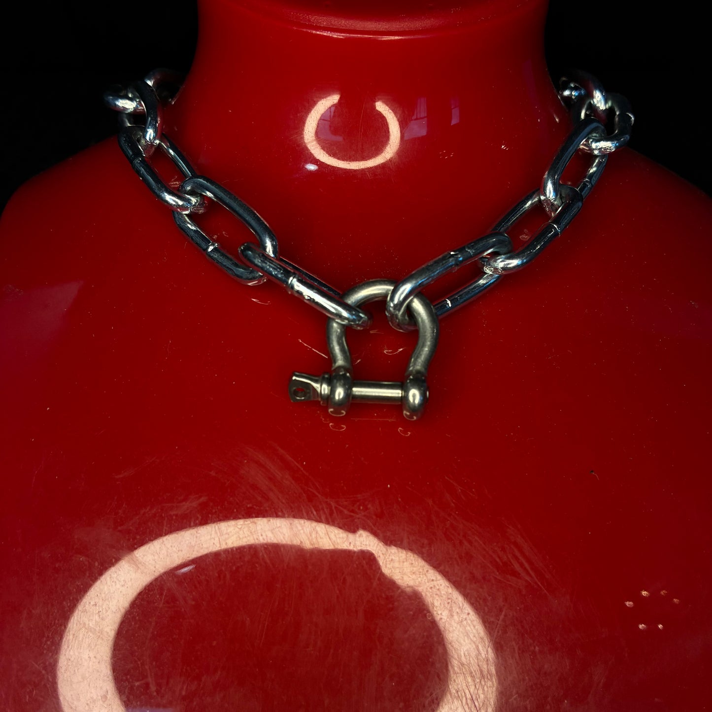 Minimalist industrial chain choker with shackle