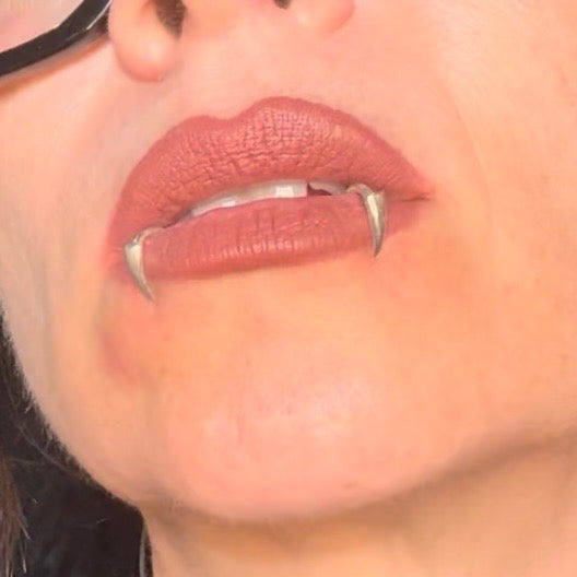 Horny Cat' fangs lip cuffs